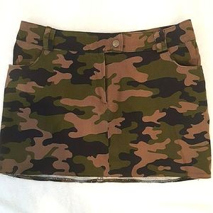 Sharagano Paris 💕HP💕 So Hot Camo Mini Skirt